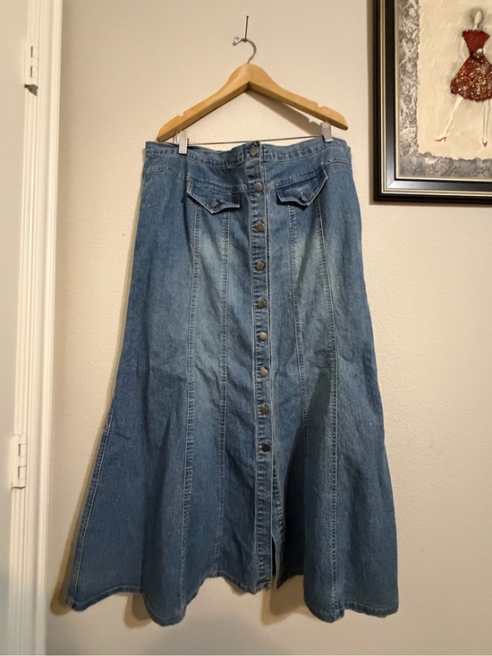 ipsy Dresses & Skirts - Lipsy Blue Denim Waistband with Yellow Script Logo
